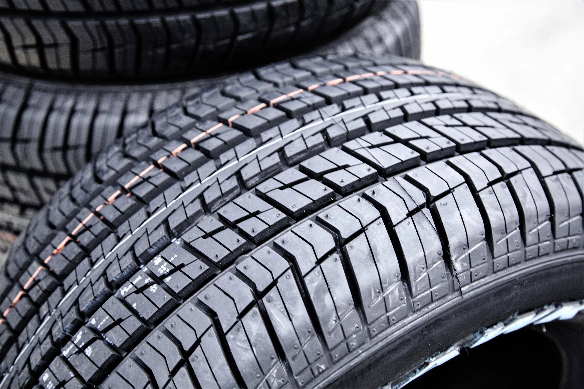 275/60R15 107S All Season Tire Z559729
