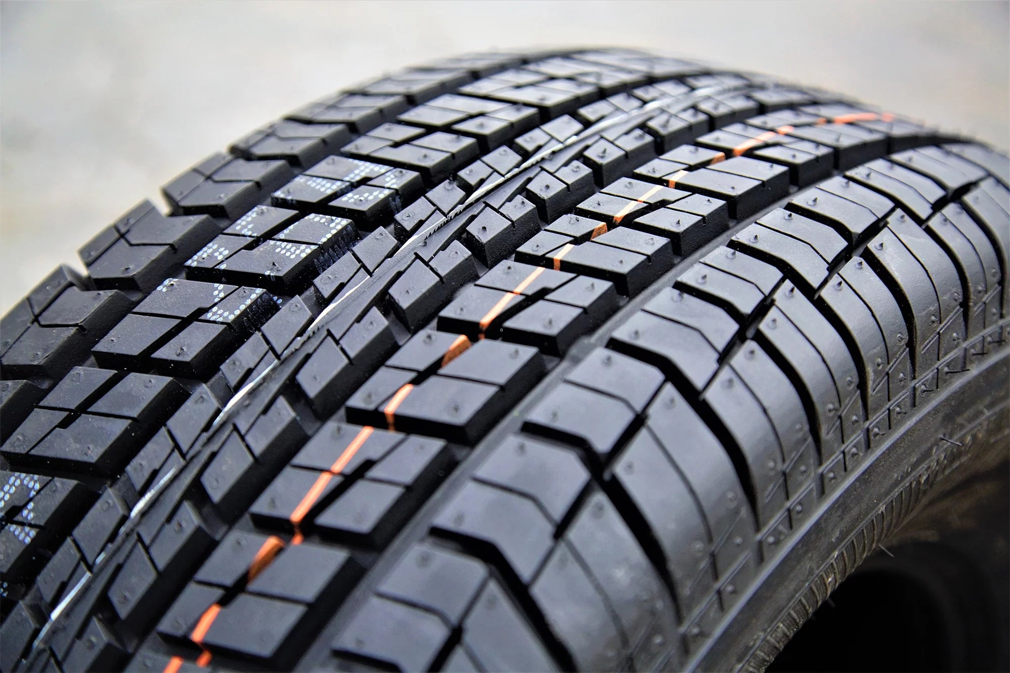 275/60R15 107S All Season Tire Z559729