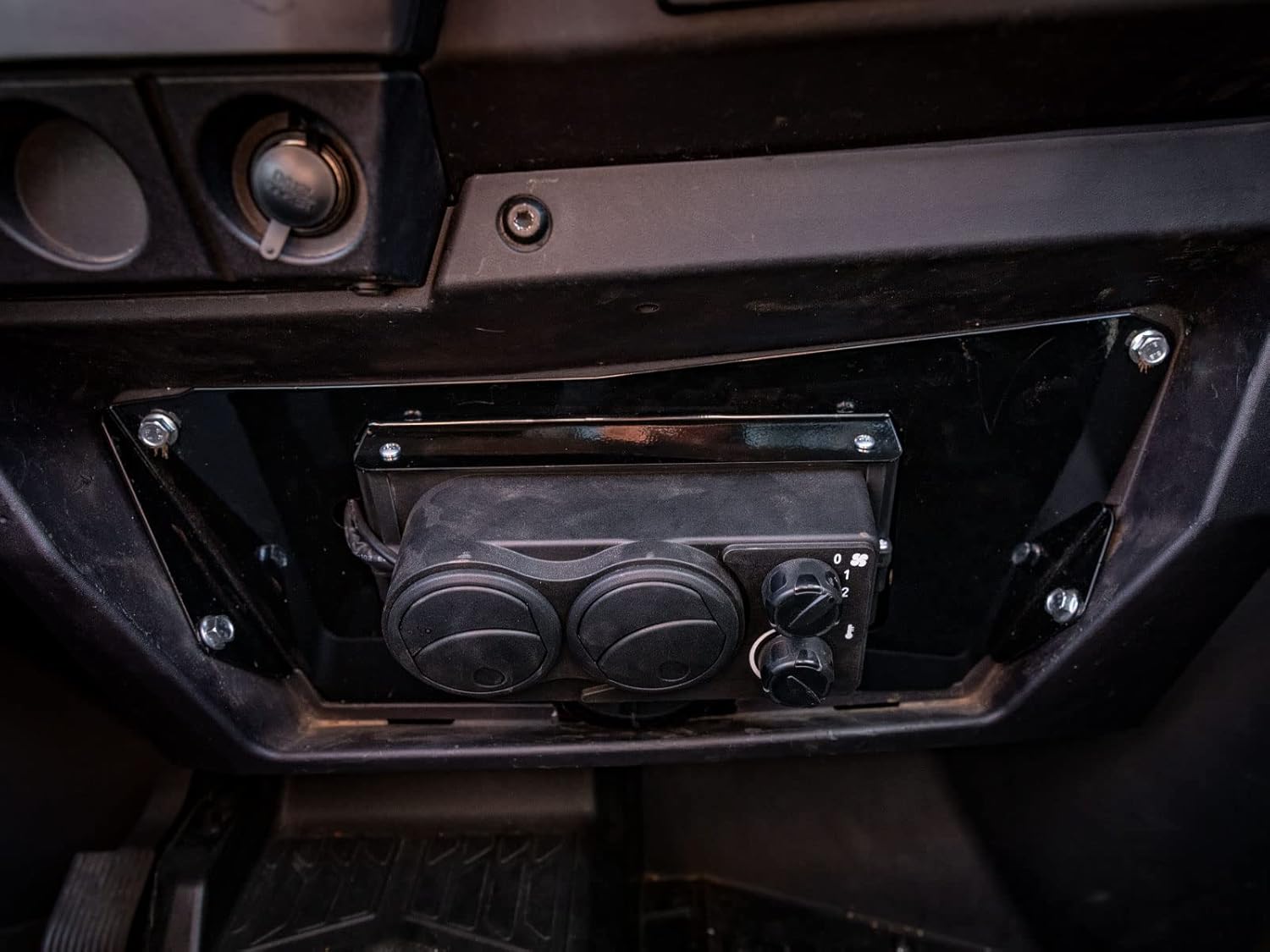 Cab Heater with Shutoff Valve, 3.4 Amps at 13.7 Volts, Includes Defrost Hoses and Vents X146898
