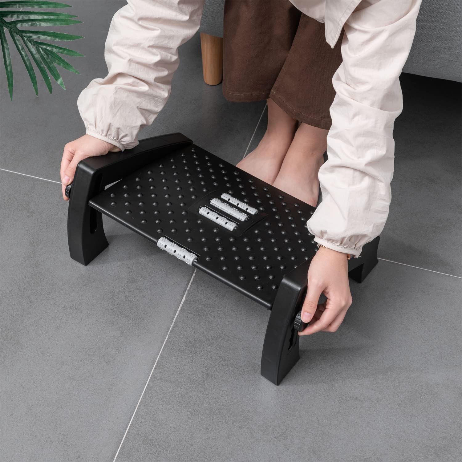 Adjustable Height Foot Rest with Massage Surface W6856