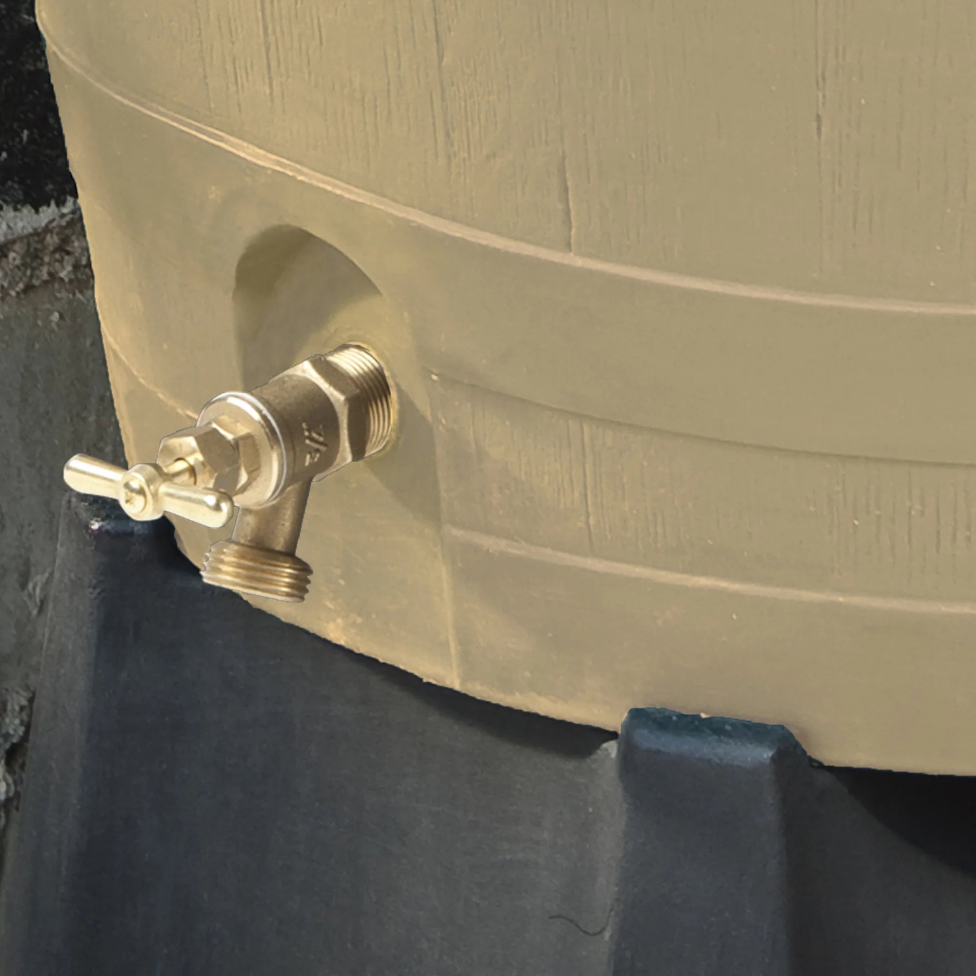 Oak Polyethylene 50 Gallon Rain Barrel with Brass Spigot W998