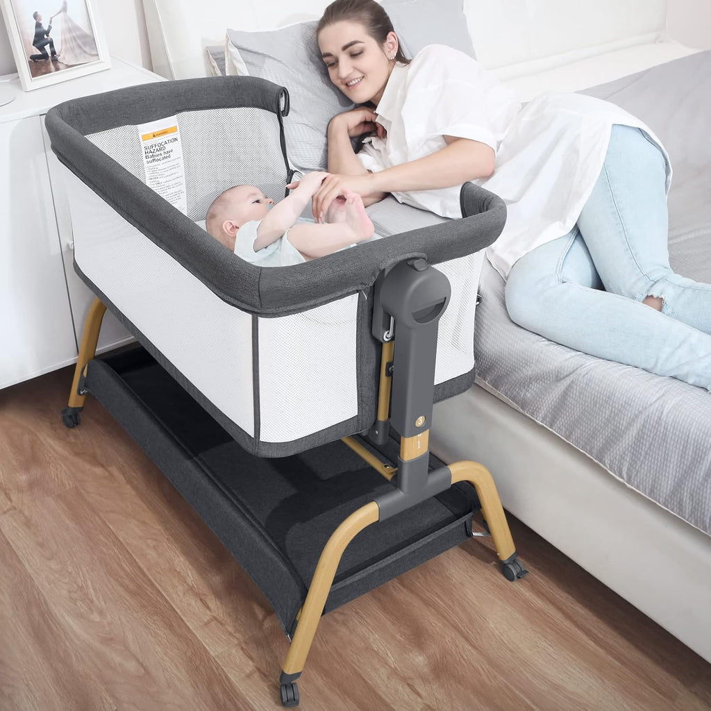 3 in 1 Baby Bassinet with Storage Basket and Wheels T575