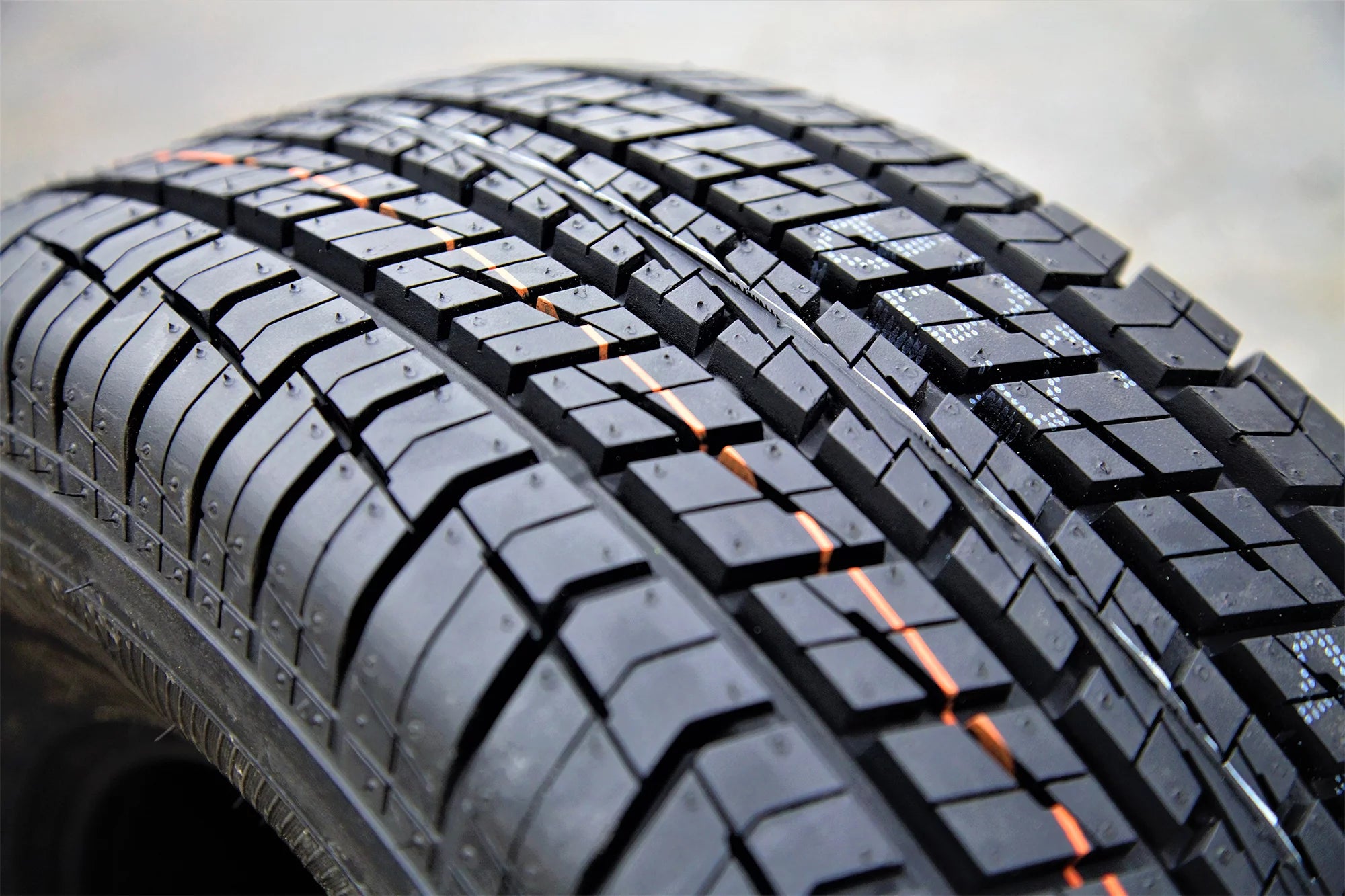 275/60R15 107S All Season Tire Z559729