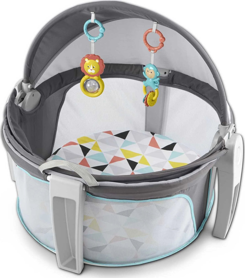 Portable Bassinet and Play Space with Toys L367