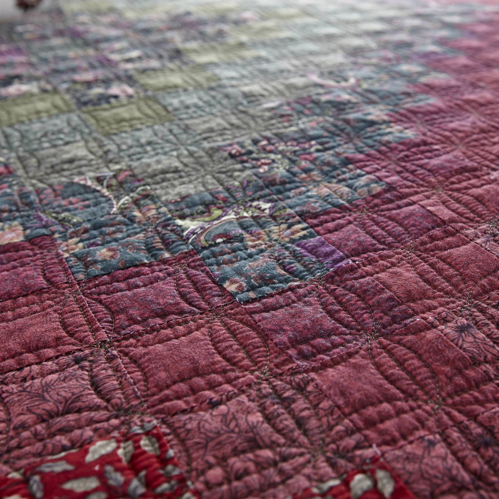 Cotton Pieced Quilt - Full/Queen A4587