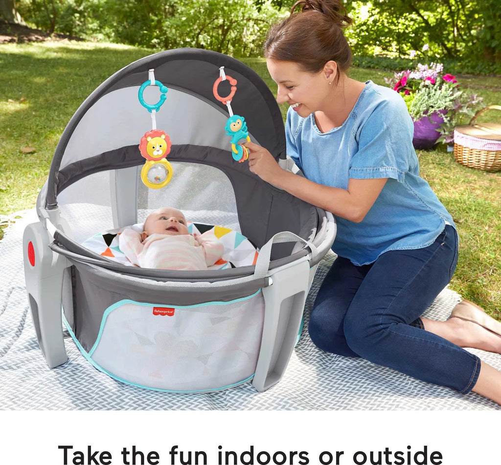 Portable Bassinet and Play Space with Toys L367