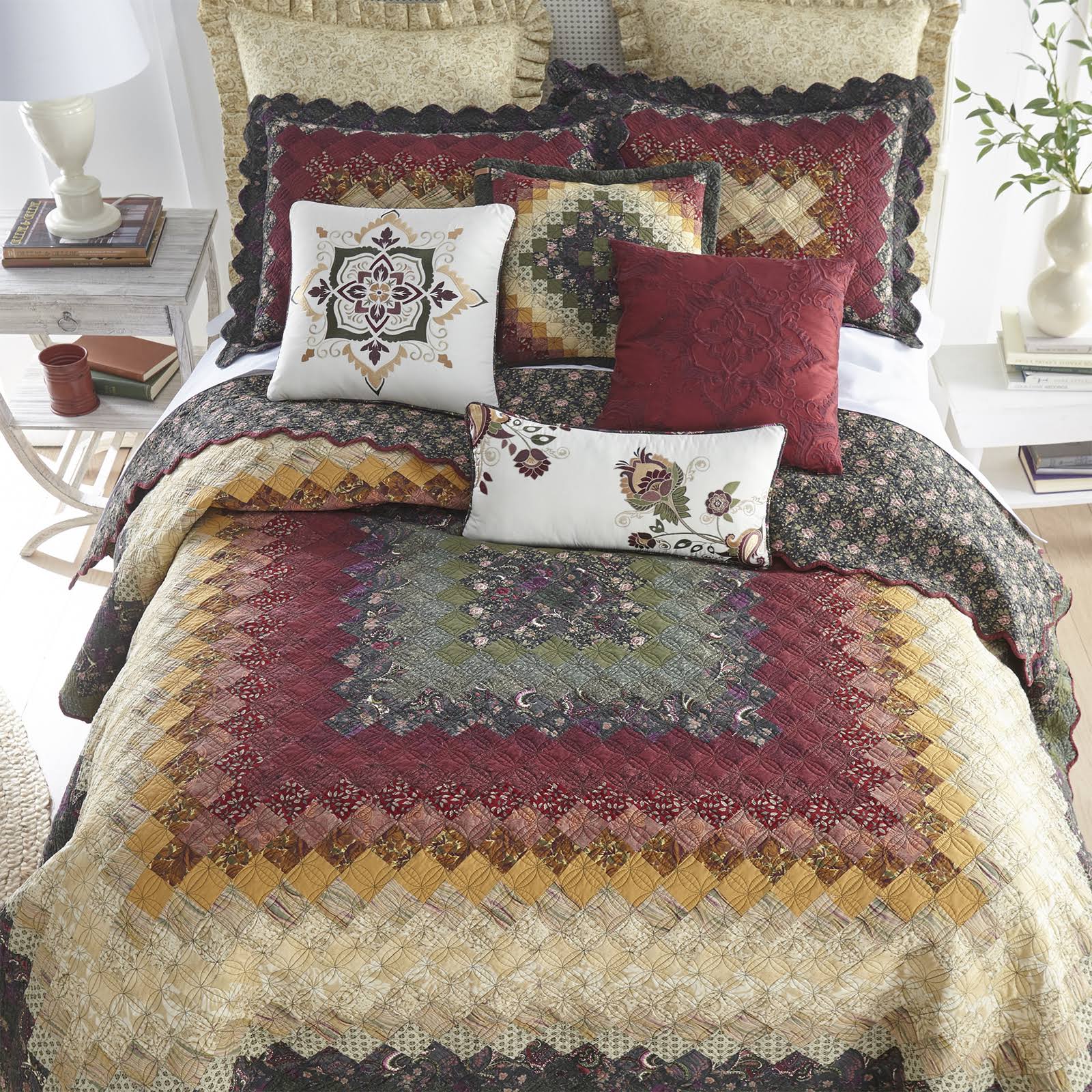 Cotton Pieced Quilt - Full/Queen A4587