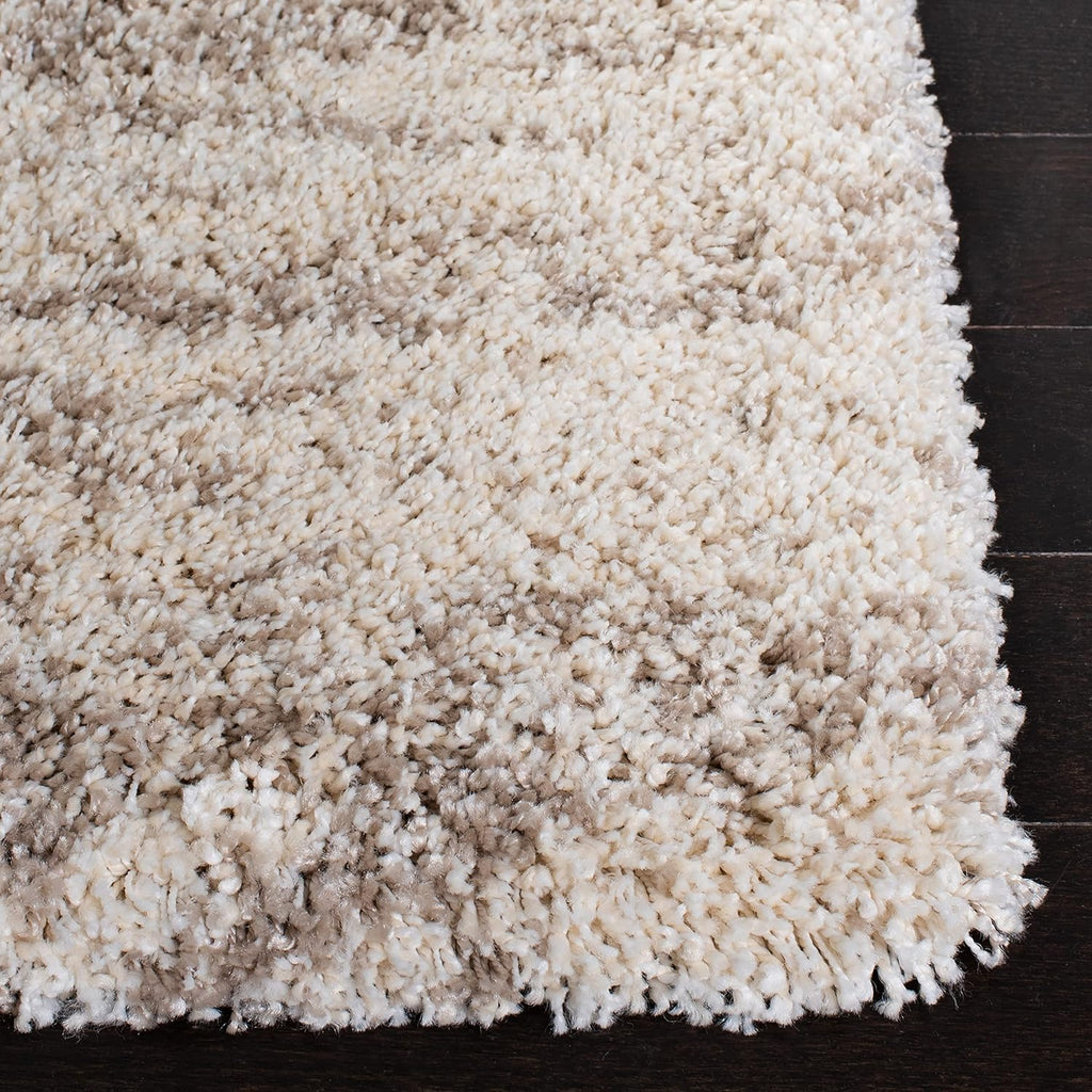 Ivory & Beige 5'3" x 7'6" Area Rug Y35235