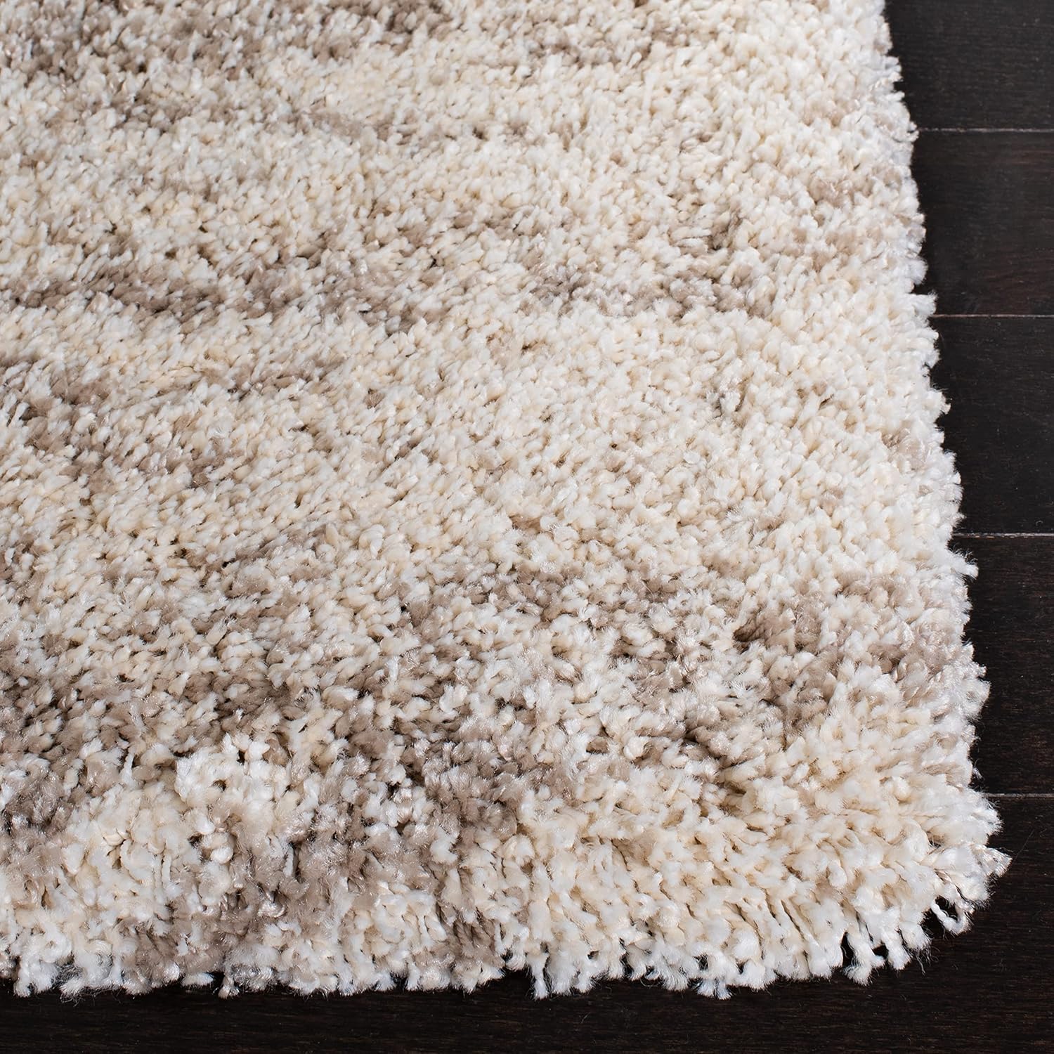Ivory & Beige 5'3" x 7'6" Area Rug Y35235